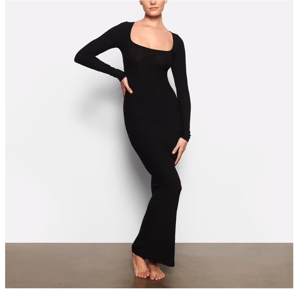 Black Long Sleeve Ribbed Bodycon Dress with Square Neckline for Night Out